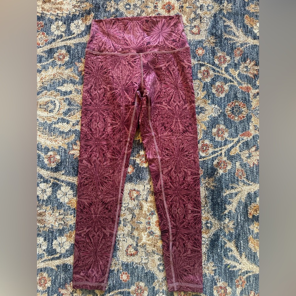 Fleo burgundy el toro 25” leggings size medium shattered glass pattern